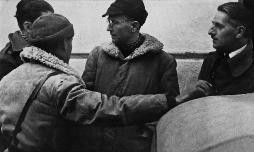 Guido Picelli nel dicembre del 1936 a Madrid con Randolfo Pacciardi e due ufficiali del Battaglione Garibaldi.